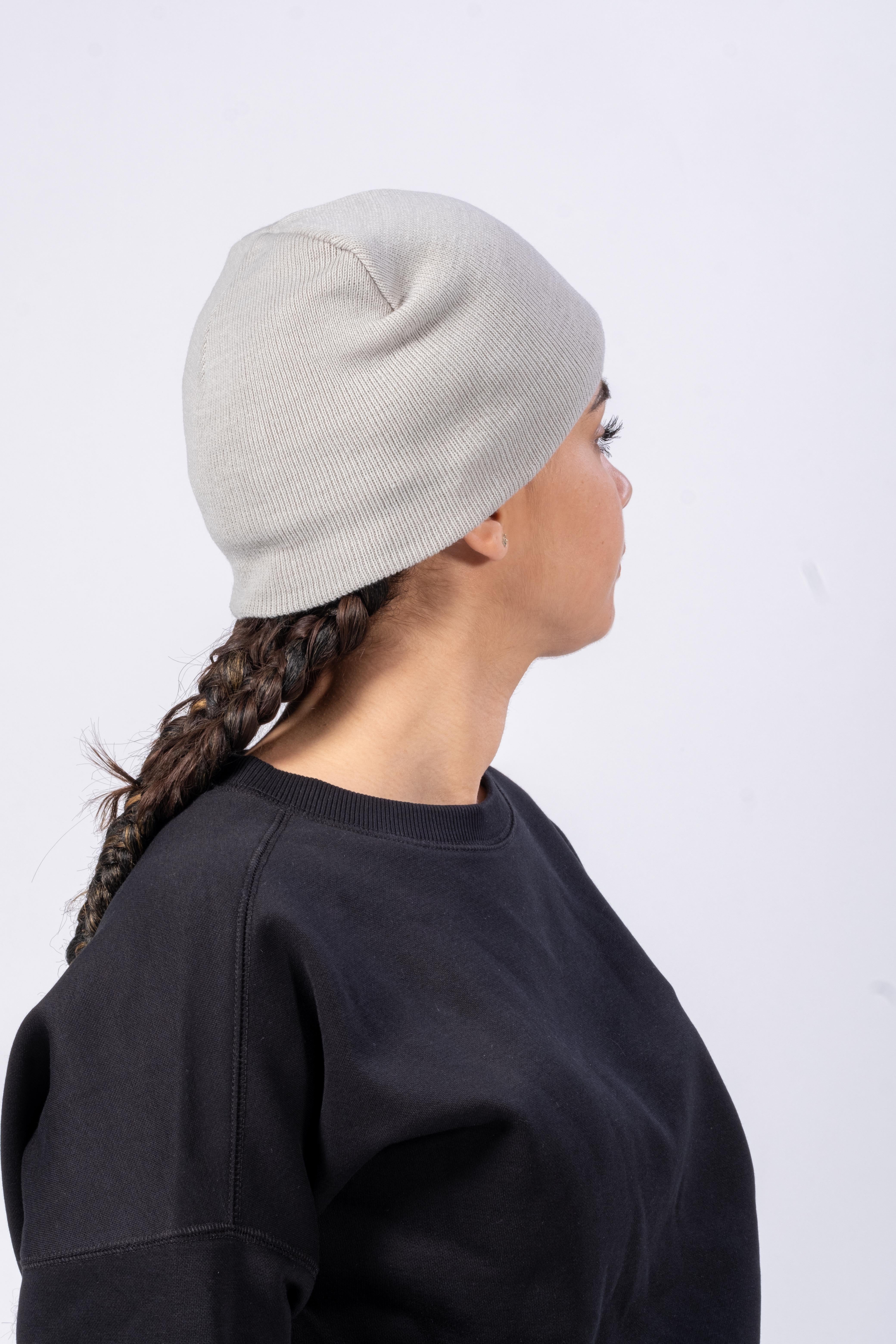 UMWELTFREUNDLICHE FEINSTRICKMÜTZE - GRAU
