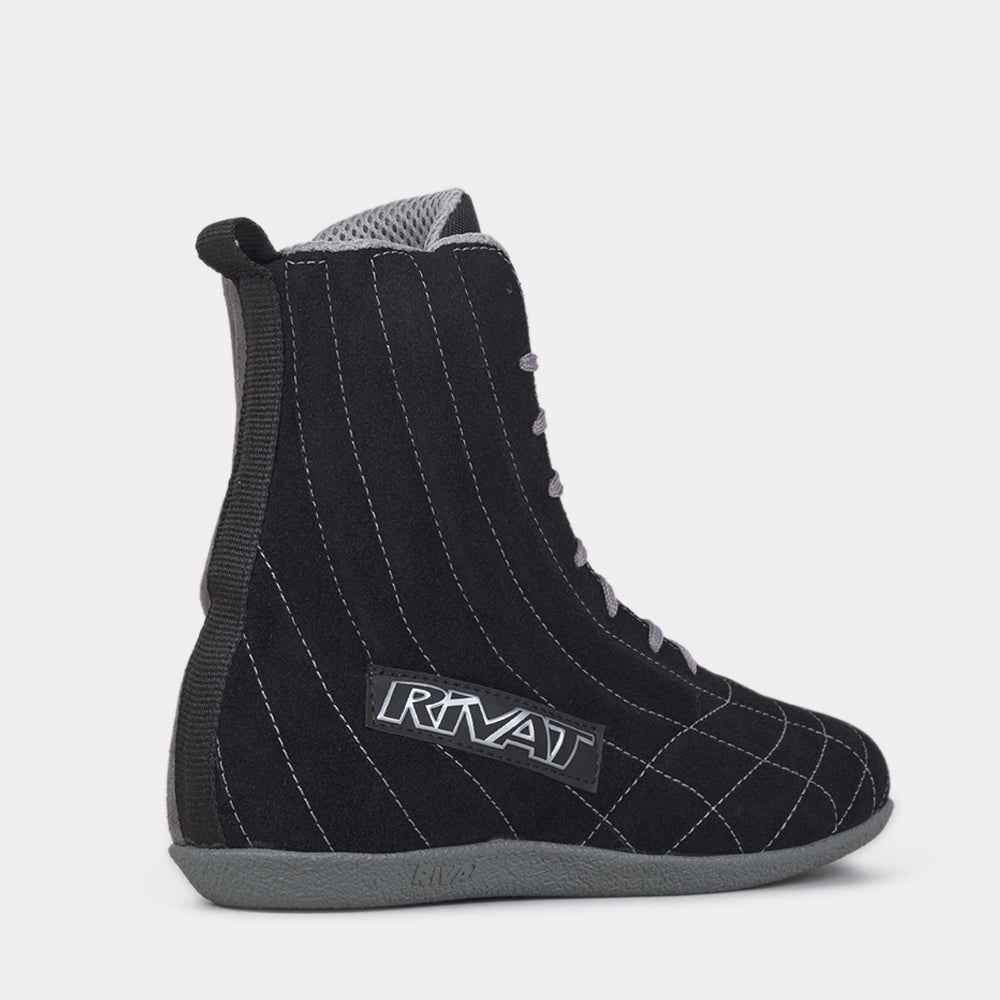 Chaussures de boxe française Rivat noires avec semelle grise et coutures apparentes pour entraînement