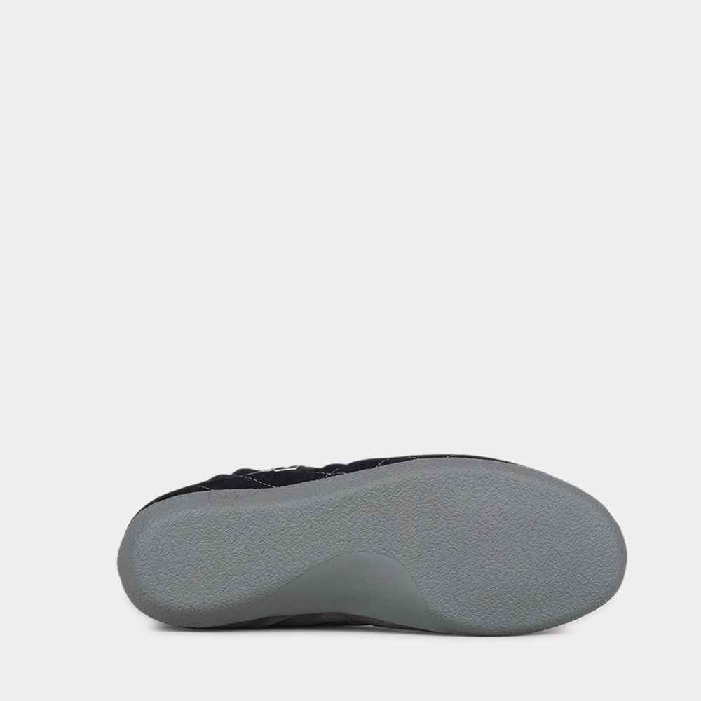 Semelle grise antidérapante vue de dessous de chaussures de boxe française Rivat noires