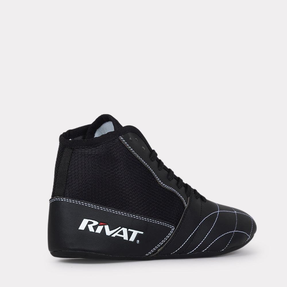 Chaussures de boxe noires Rivat haute performance avec fermeture lacets et coutures renforcées