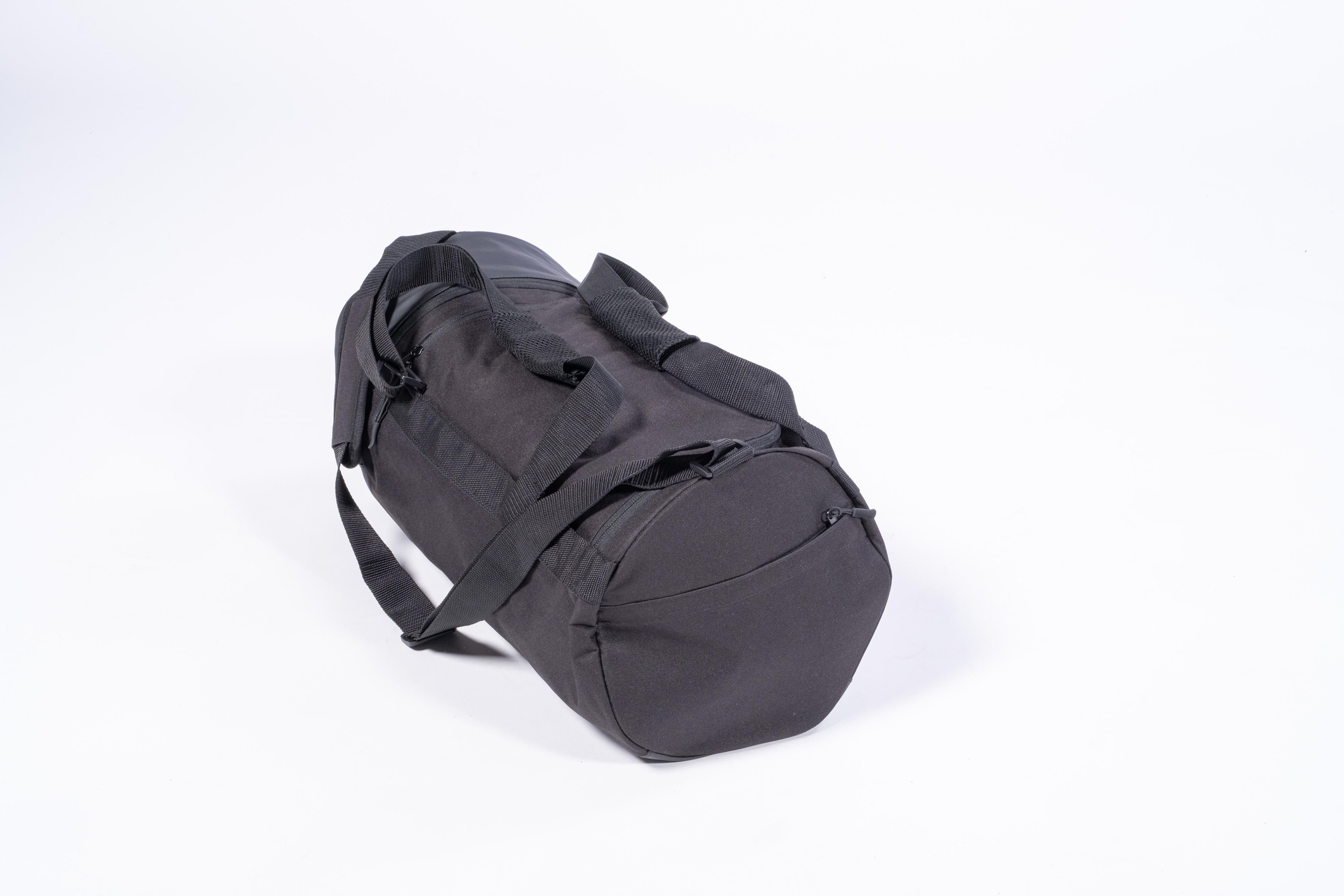 Sac de sport 40L homme noir Rivat avec plusieurs sangles ajustables et compartiments