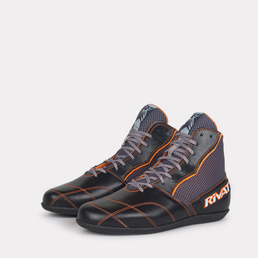 Chaussures de boxe française Rivat noires et grises avec finitions orange et logo distinctif
