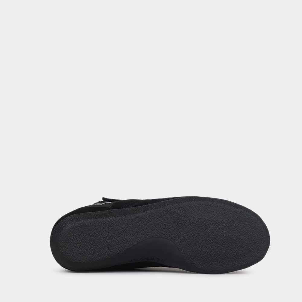 Semelle noire de chaussures de boxe française Rivat montrant la texture antidérapante